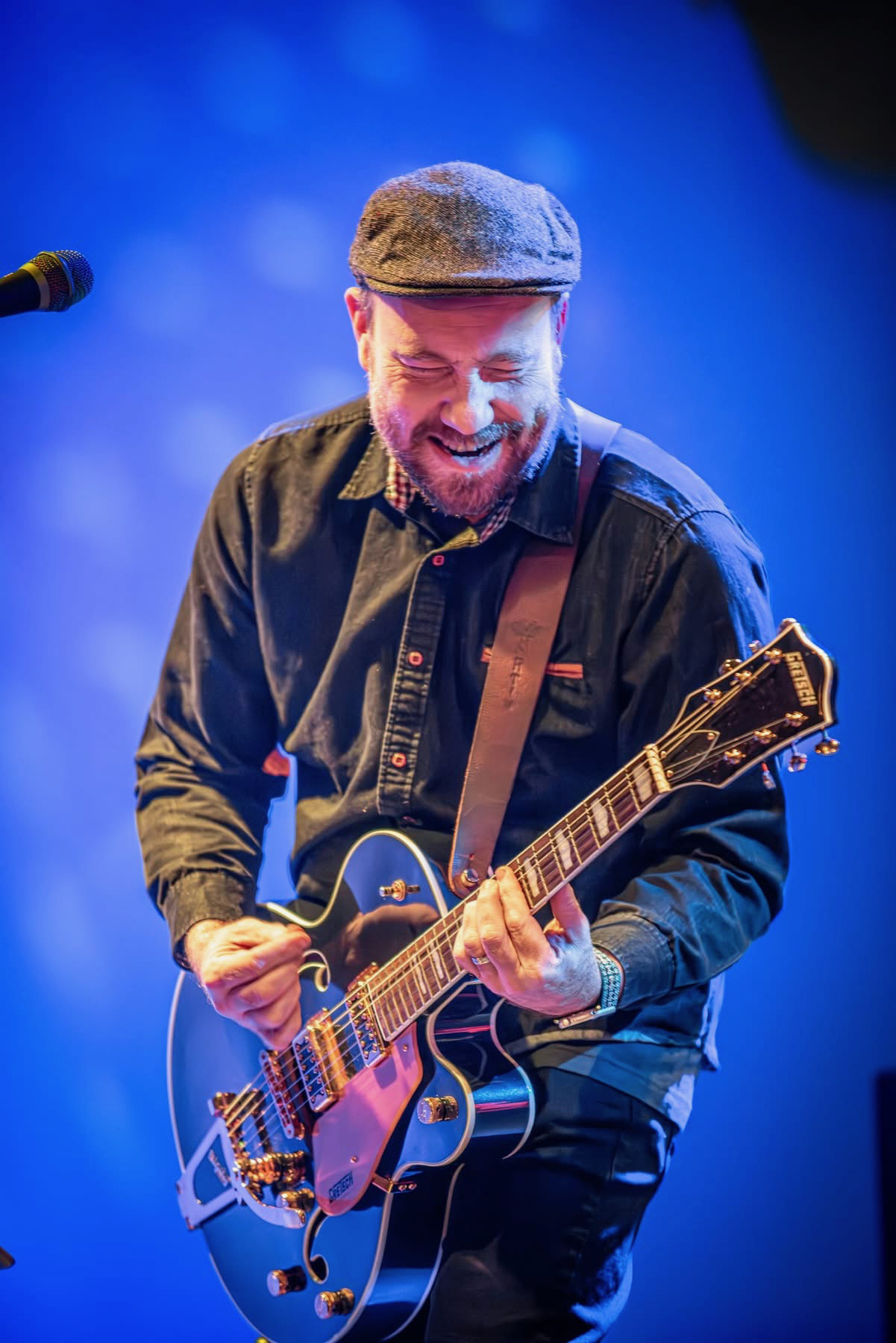 Jason Osborn performing live